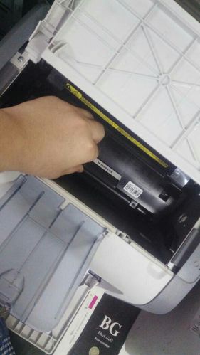惠普1020怎么换硒鼓图标