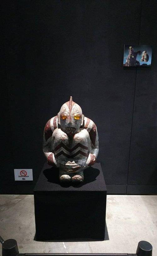 奇怪奥特曼缩略图