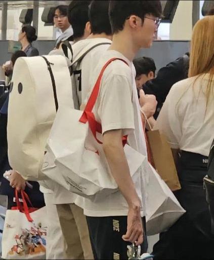 faker手漂亮缩略图