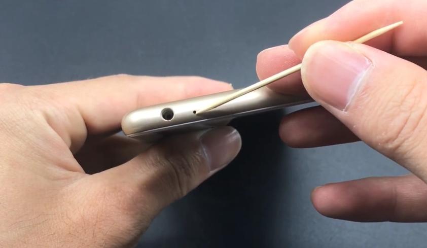 小米8上面的小孔是干嘛的缩略图