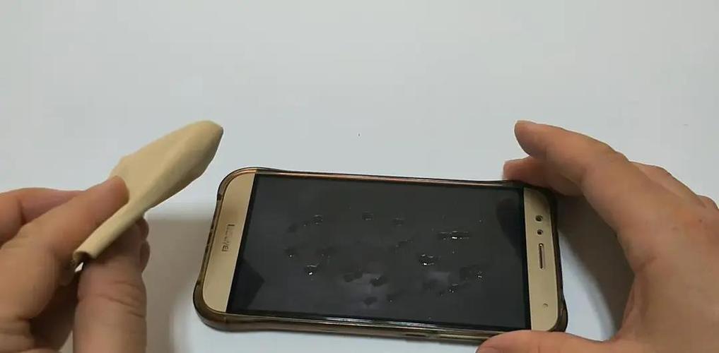 手机屏幕老沾灰尘是什么原因缩略图
