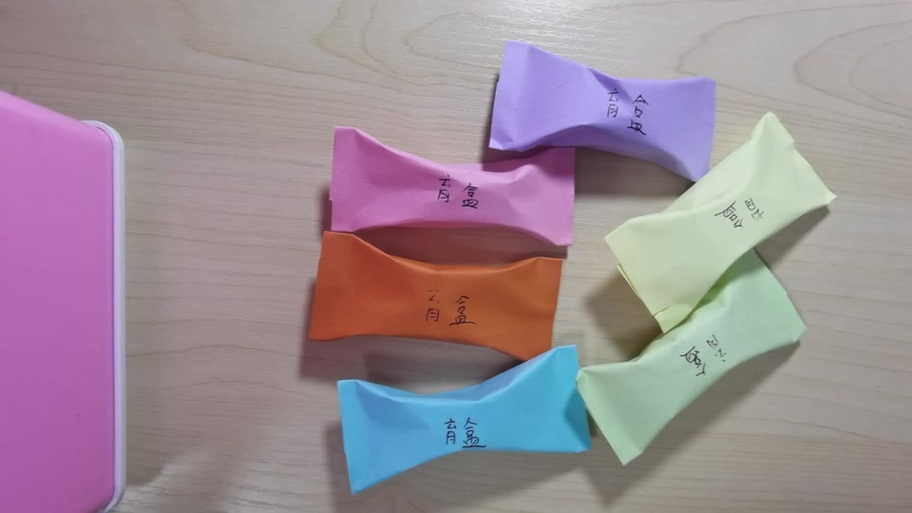 琪琪涵涵妮妮一起拆盲盒缩略图