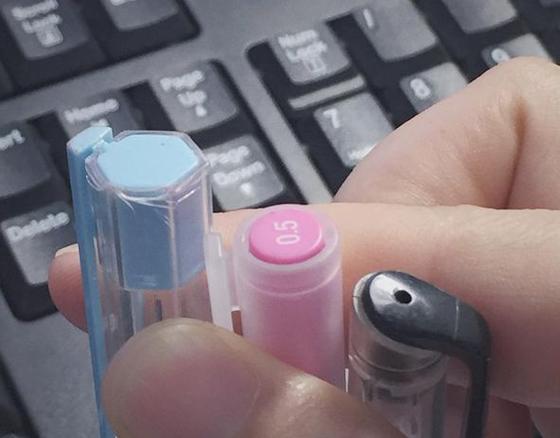 笔盖卡在笔上拔不出来怎么办游戏截图