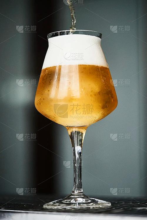 斟满一杯