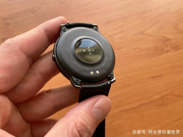 荣耀gs5手表充电口在哪