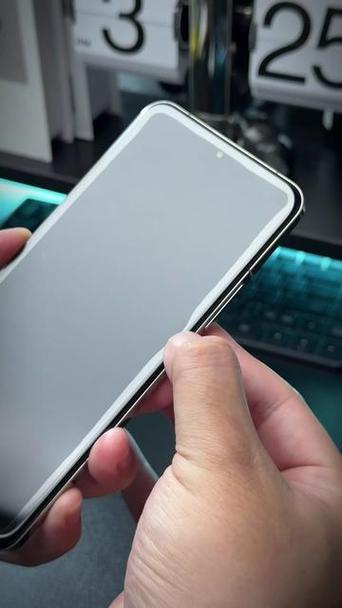 小米手机屏幕边缘白边游戏截图
