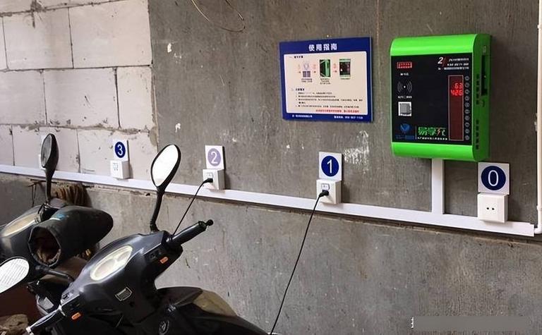 电瓶车充电器红绿灯来回闪