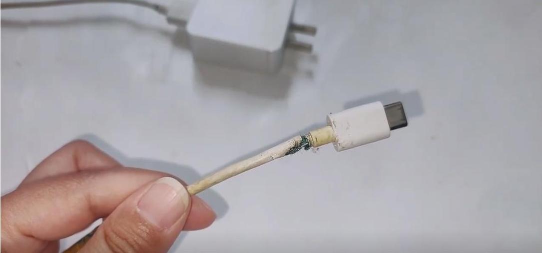 手机充电口老是断开充电图标