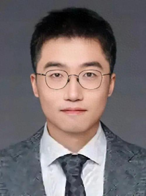 上海交通大学最年轻的副教授图标