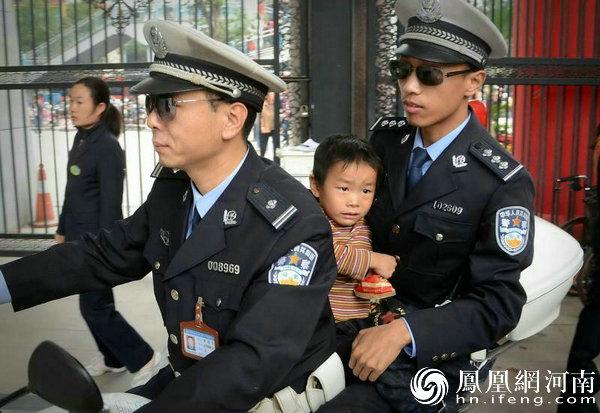 偷个警察带回家下载缩略图