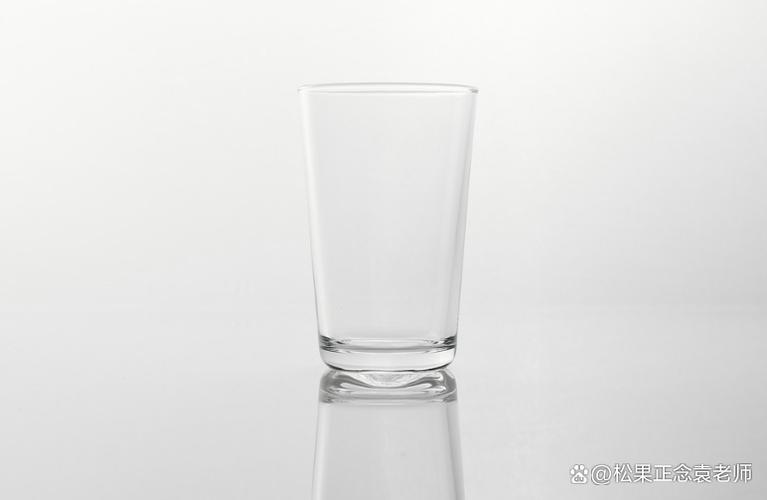 送水杯对谁不好图标