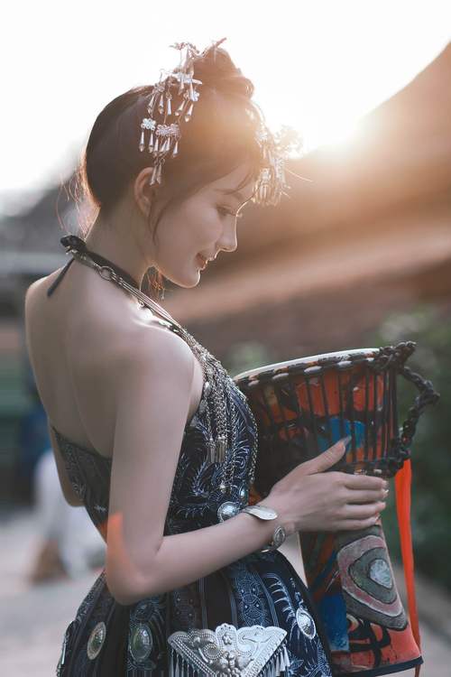 怎样把照片里的人的衣服ps掉缩略图