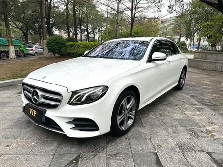 奔驰E级白色好看还是黑色好看缩略图