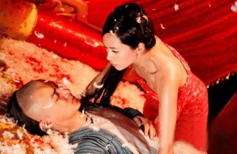 老婆假扮小姐接待客户