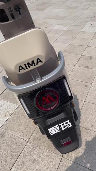 爱玛电动车大灯开关在哪里缩略图