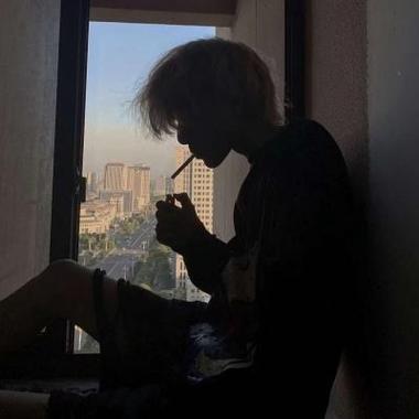 孤独伤感绝望黑暗头像男图标