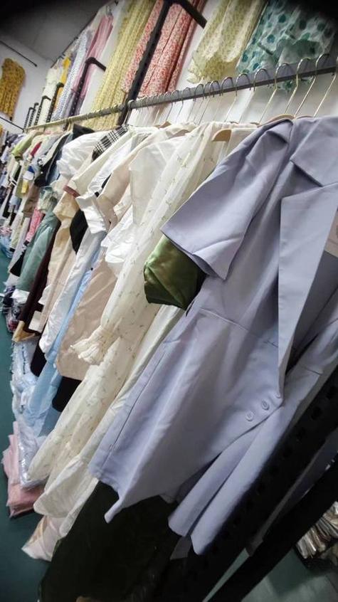 做品牌服装哪里拿货