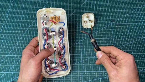 二根线接三孔插座缩略图