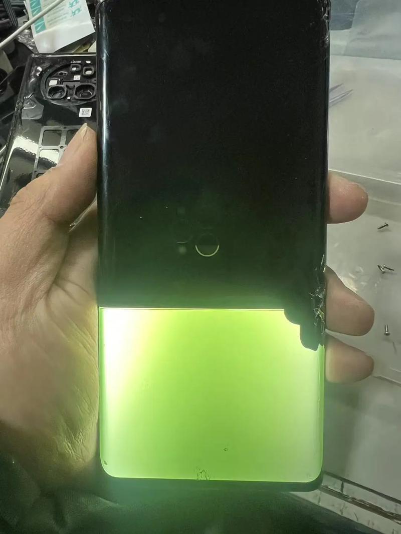 华为手机闪绿屏是怎么回事