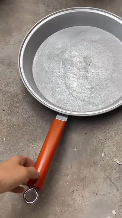 烙饼的平底铝锅怎么清洗缩略图