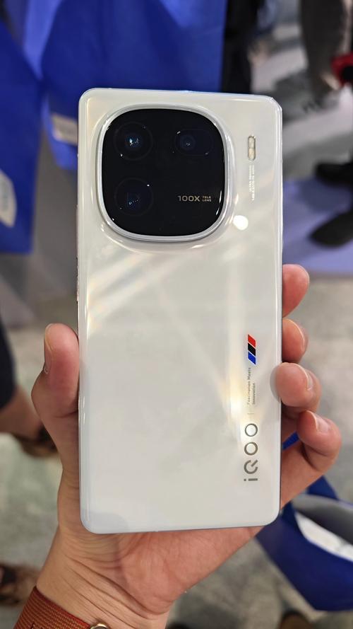 iqoo12是什么牌子的手机图标