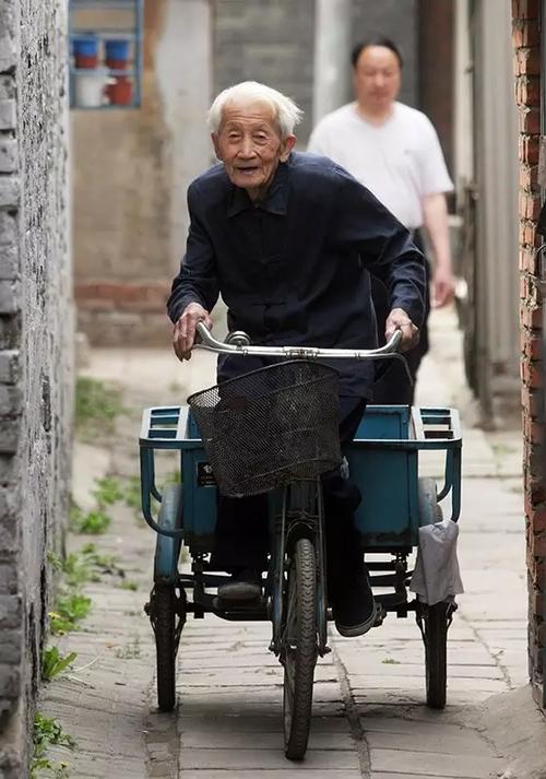 陈道明和袁泉主演的电视剧缩略图