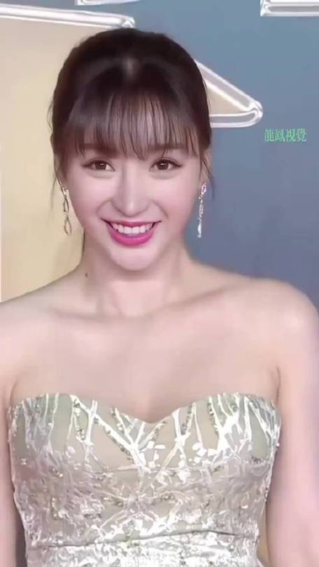 同一个女生的好看照片带美颜图标