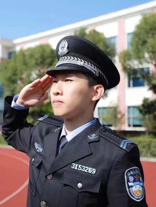 国安局能穿警服回家吗缩略图