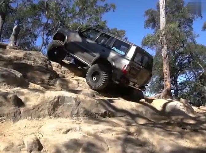 驾驶4x4山路越野车游戏图标