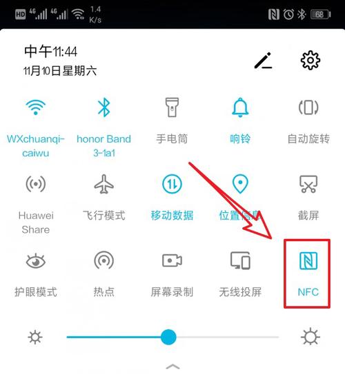 手机右上方有一个