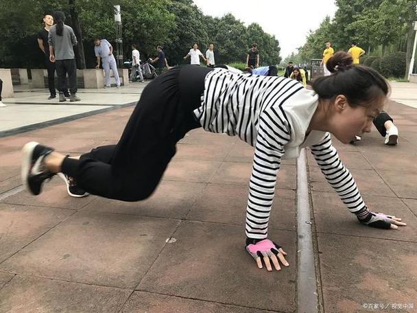 爬行健身的正确姿势视频缩略图