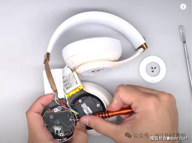 beatssolo3电池在哪