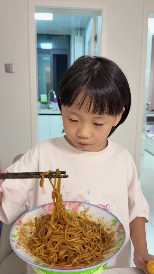 晨曦姐妹吃东西游戏截图