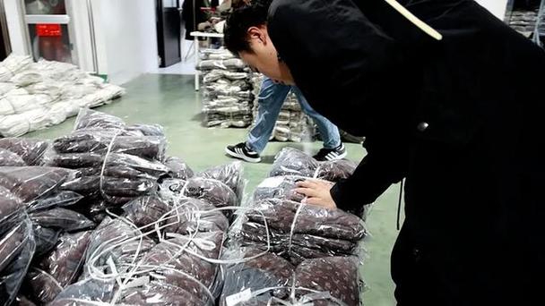 羽绒服扣子掉了属质量问题吗
