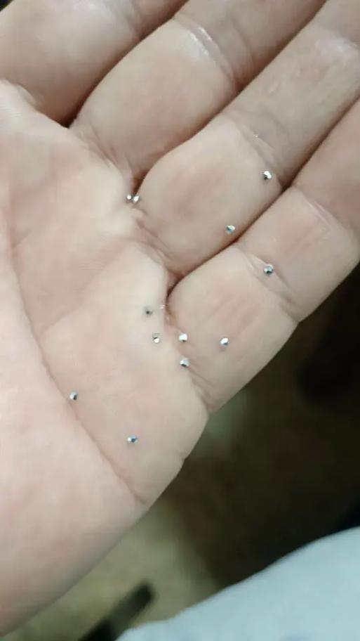 衣服掉钻属于质量问题吗图标