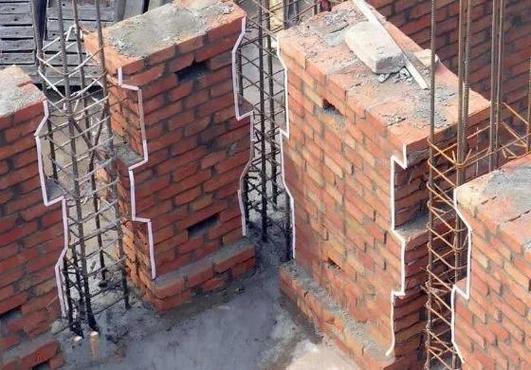 房子中间的柱子叫什么
