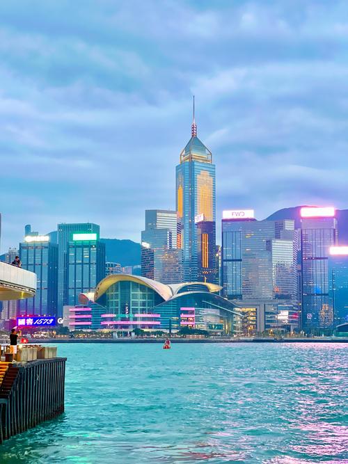 香港片《富贵迫人来》图标