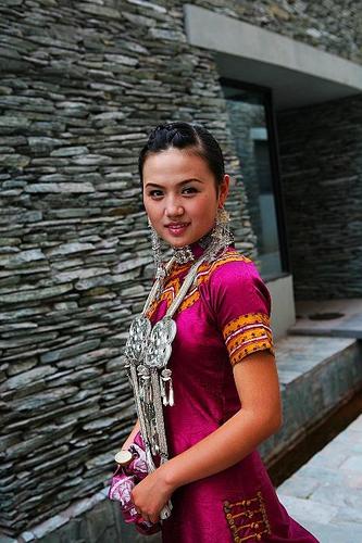 彝族女人为啥都小缩略图