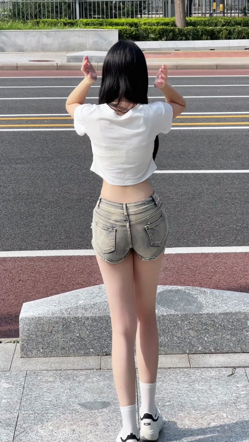 小蛮腰小莫缩略图
