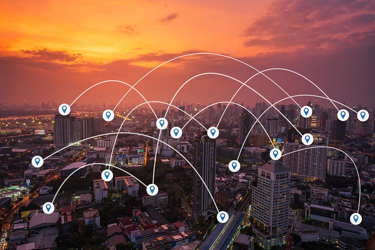 be connected to 和with的区别