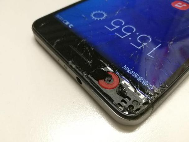 手机摔了前置摄像头打不开游戏截图