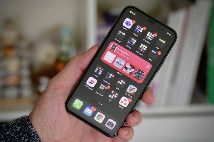 iphone屏幕一边高一边低游戏截图