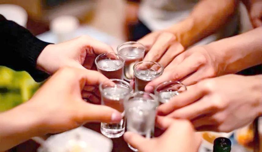 酒桌暧昧游戏缩略图