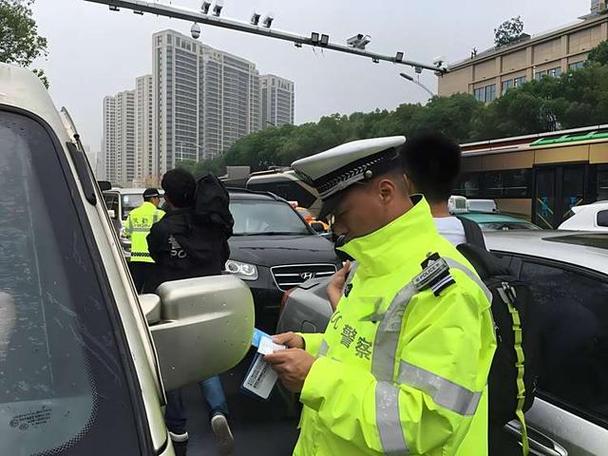 交警传唤说拍到无证驾驶