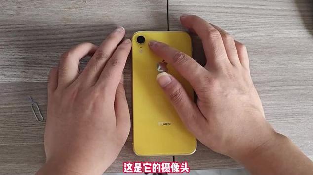 苹果8后摄像头旁边的小孔缩略图