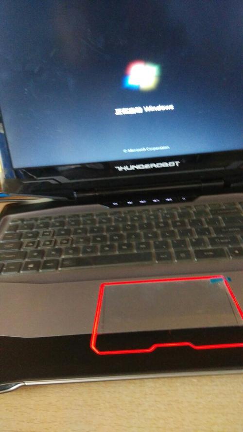 电脑停留在启动界面缩略图