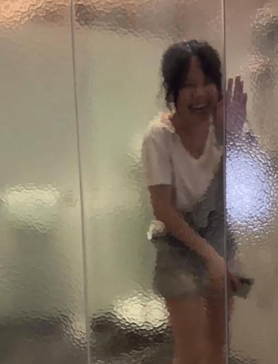 公共浴室洗澡太尴尬怎么办