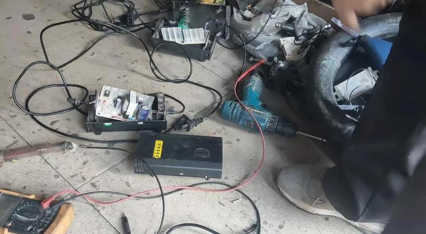 电动车 开电门 没电图标