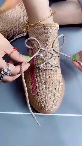 椰子鞋最简单系鞋带