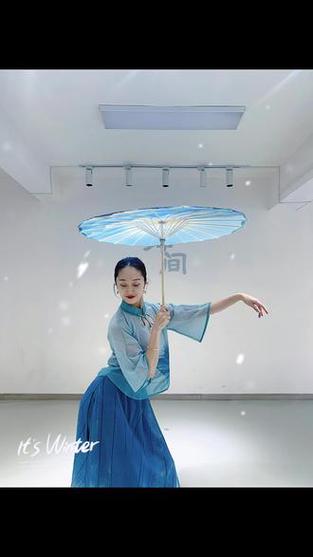 用雨伞跳的舞游戏截图